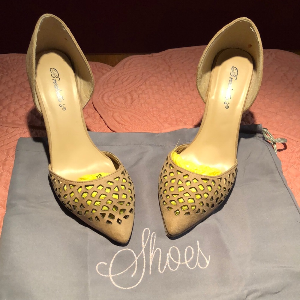 Sexy suede heels!